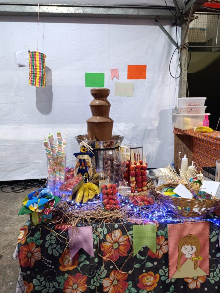 Galeria Decoração Festa Junina Cascata de Chocolate Estação de Frutas